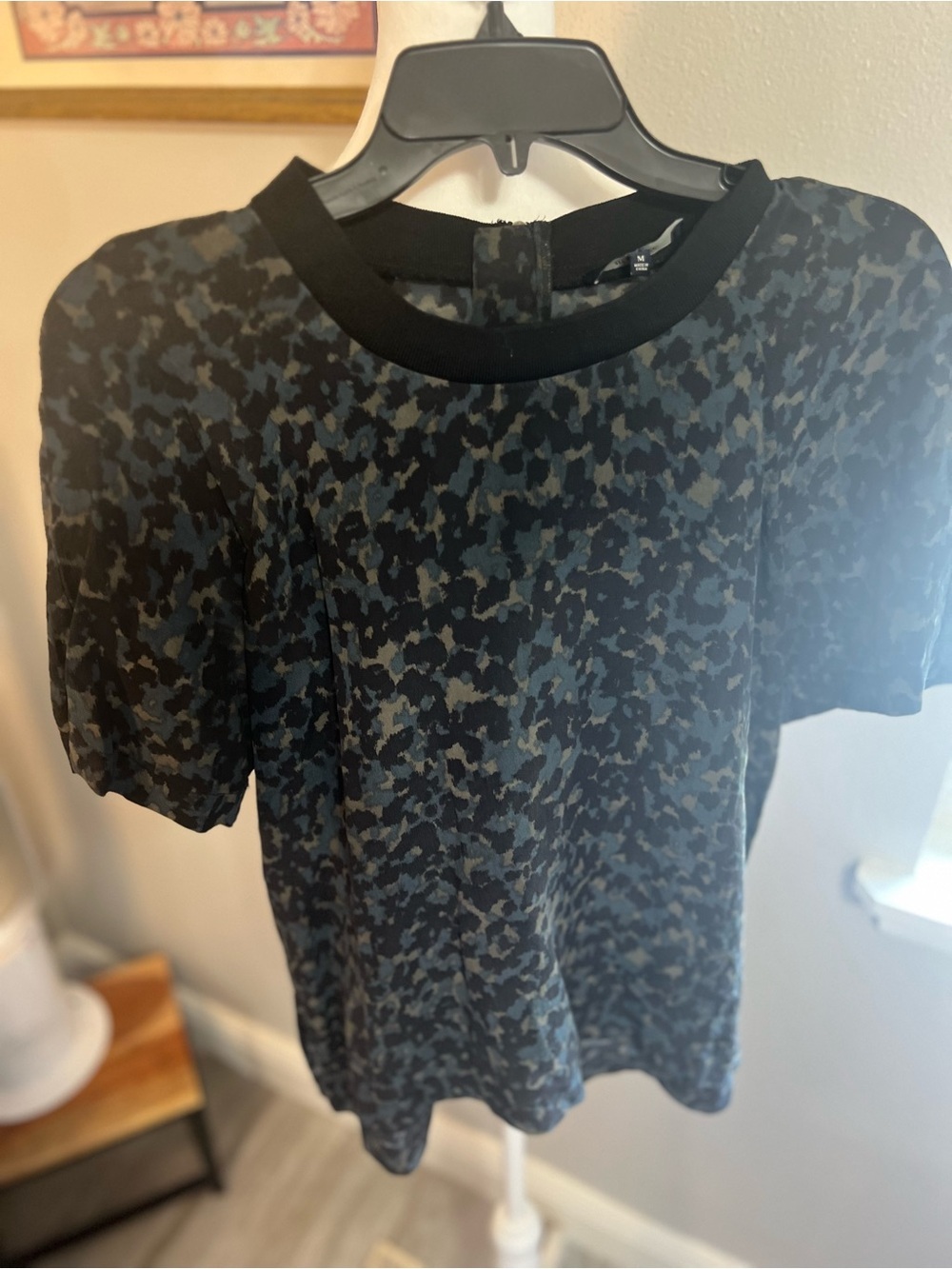 Madewell Medium Silk Front Row Tee in Ink Spot Leopard Blouse Top Shirt - Picture 8 of 13